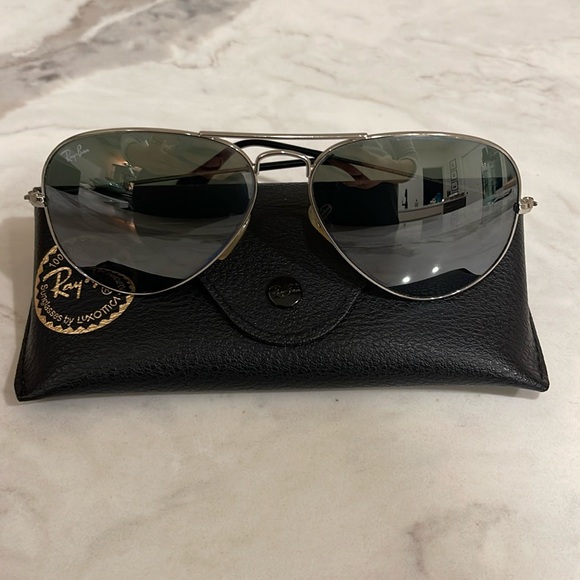 RayBan Aviator Sunglasses - Picture 1 of 3